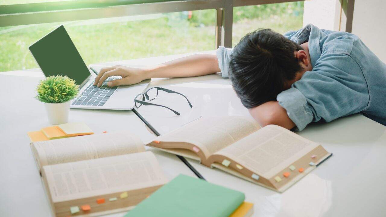 Tantangan Dosen dalam Menerbitkan Buku dan Solusinya