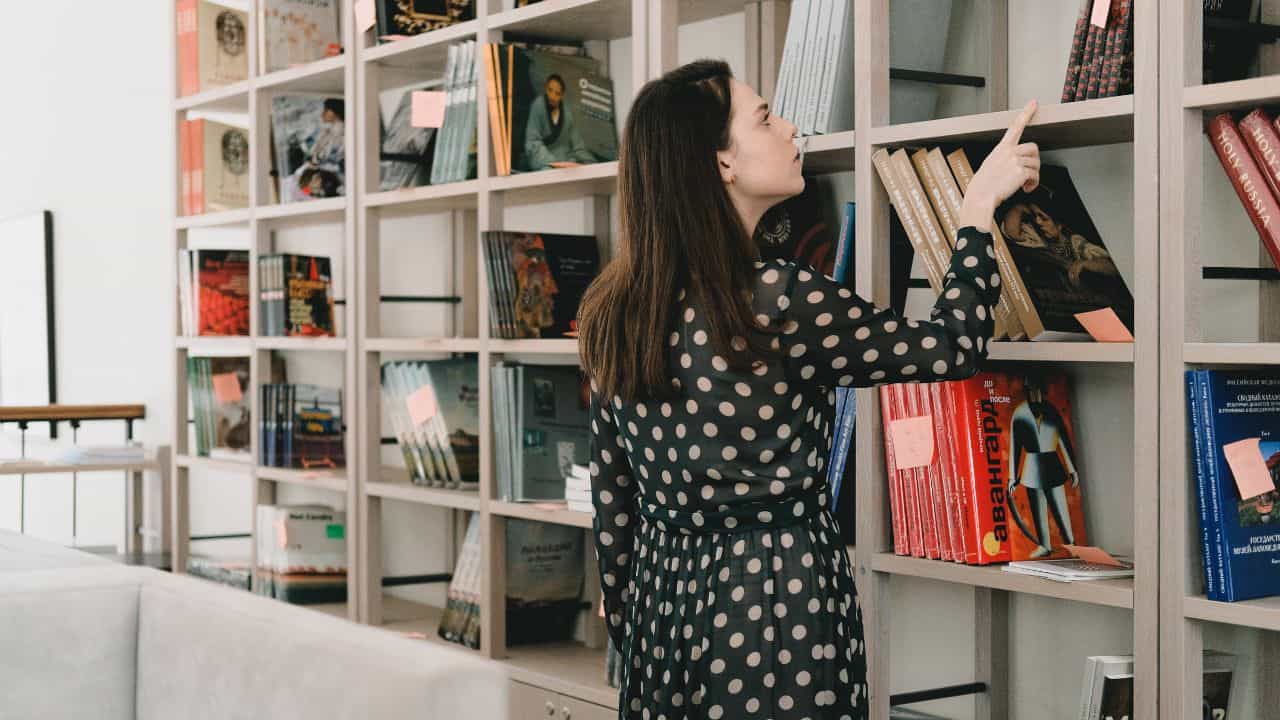 5 Hal yang Perlu Diperhatikan dalam Menentukan Bahan Pustaka Apa Saja yang Harus Diadakan di Perpustakaan