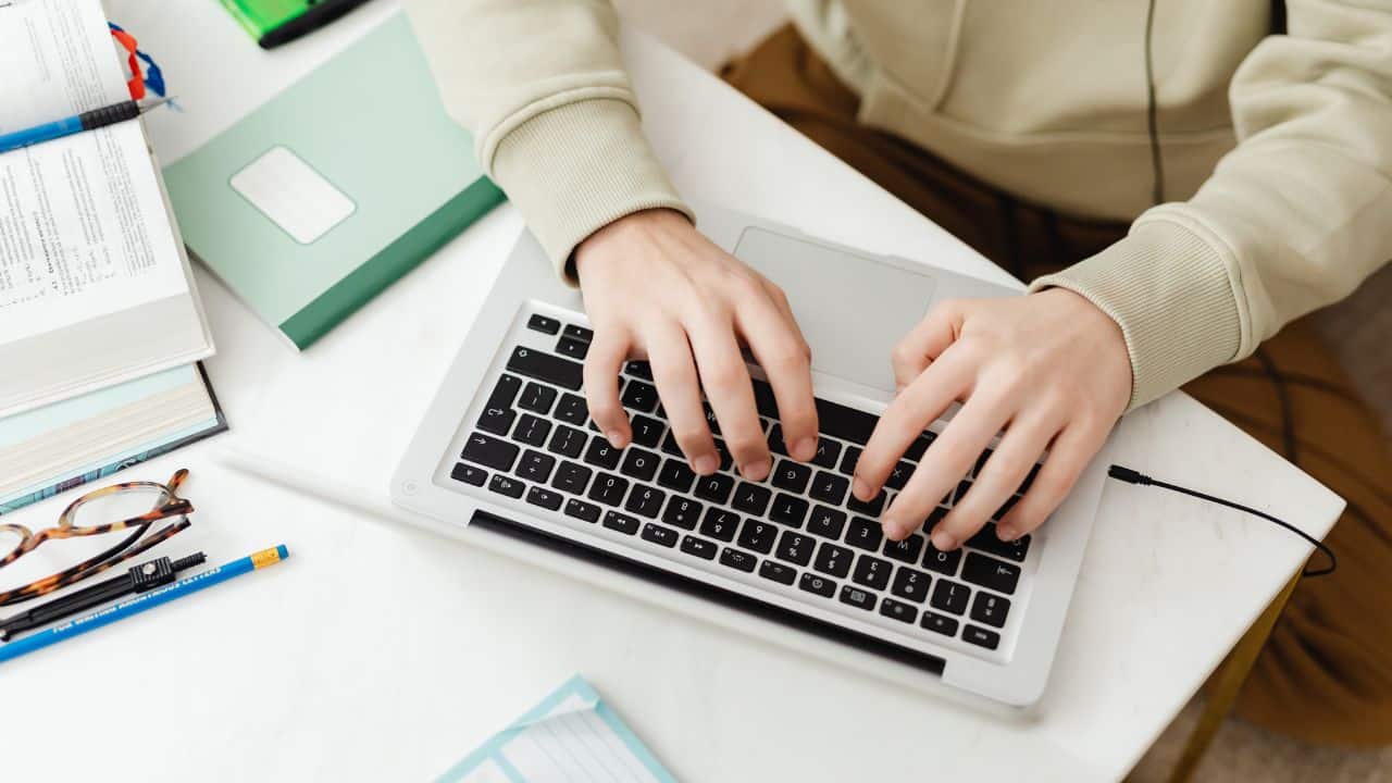 Layanan yang Ditawarkan oleh Jasa Konversi KTI Menjadi Buku