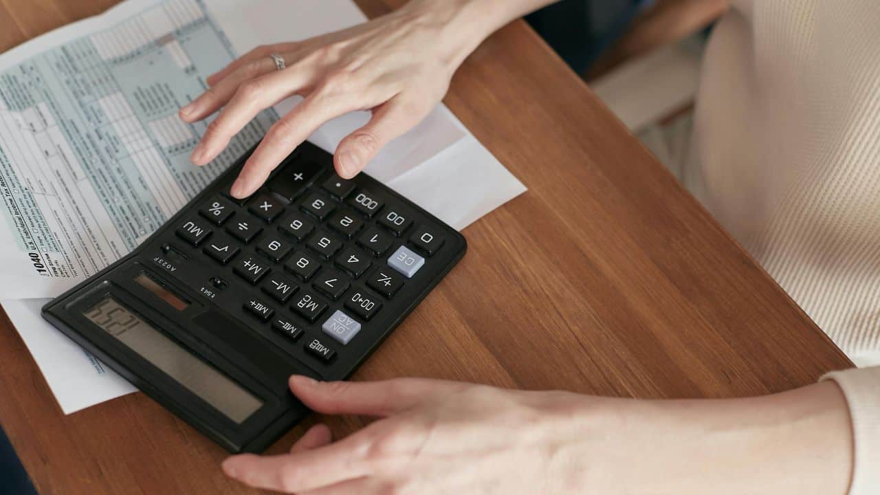 Estimasi Biaya Jasa Editing Naskah Buku serta Lama Waktu Pengerjaannya di Detak Publisher