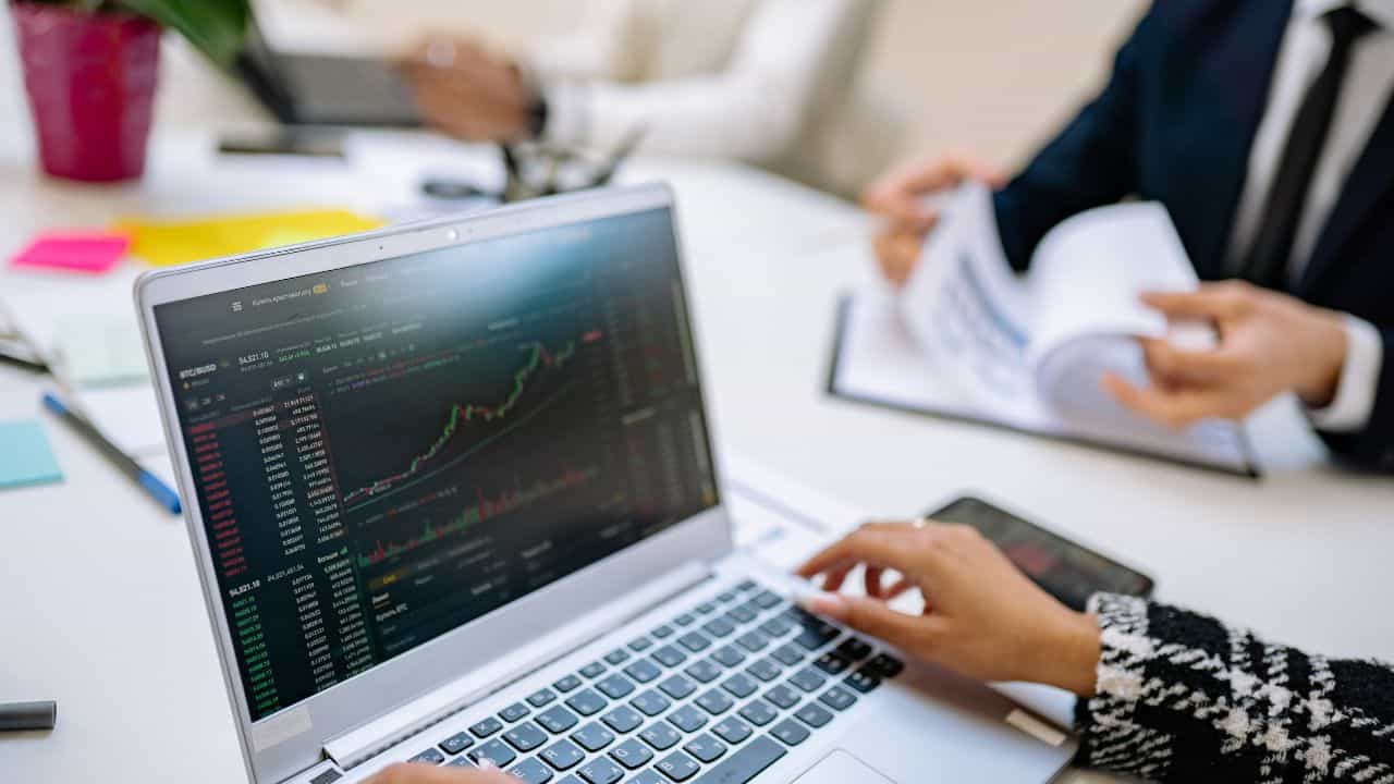 5 Rekomendasi Buku Tentang Investasi Saham Cocok untuk Pemula maupun Investor