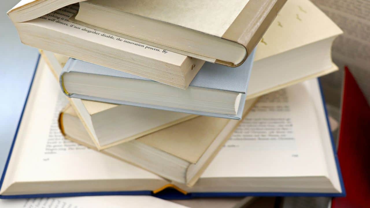 Tips Memilih Jenis Kertas yang Sesuai untuk Buku yang Kamu Tulis