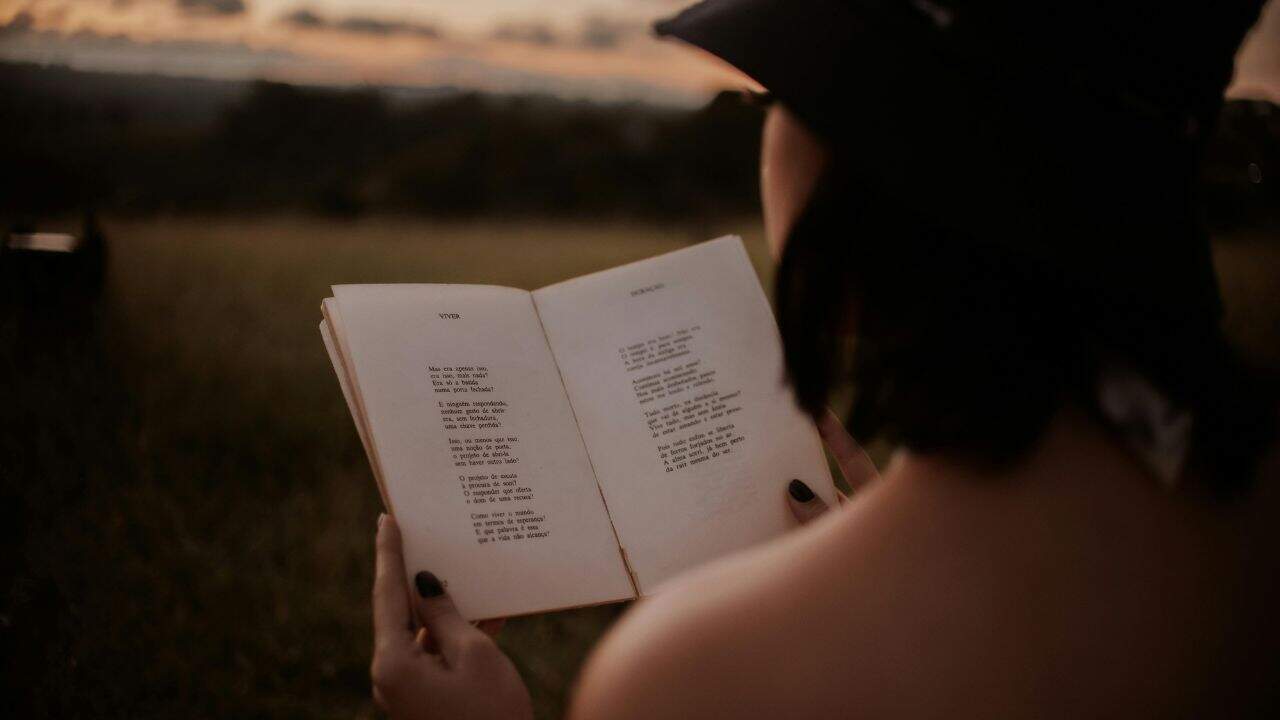 Tips Memilih Tema Puisi yang Menarik dan Berkesan