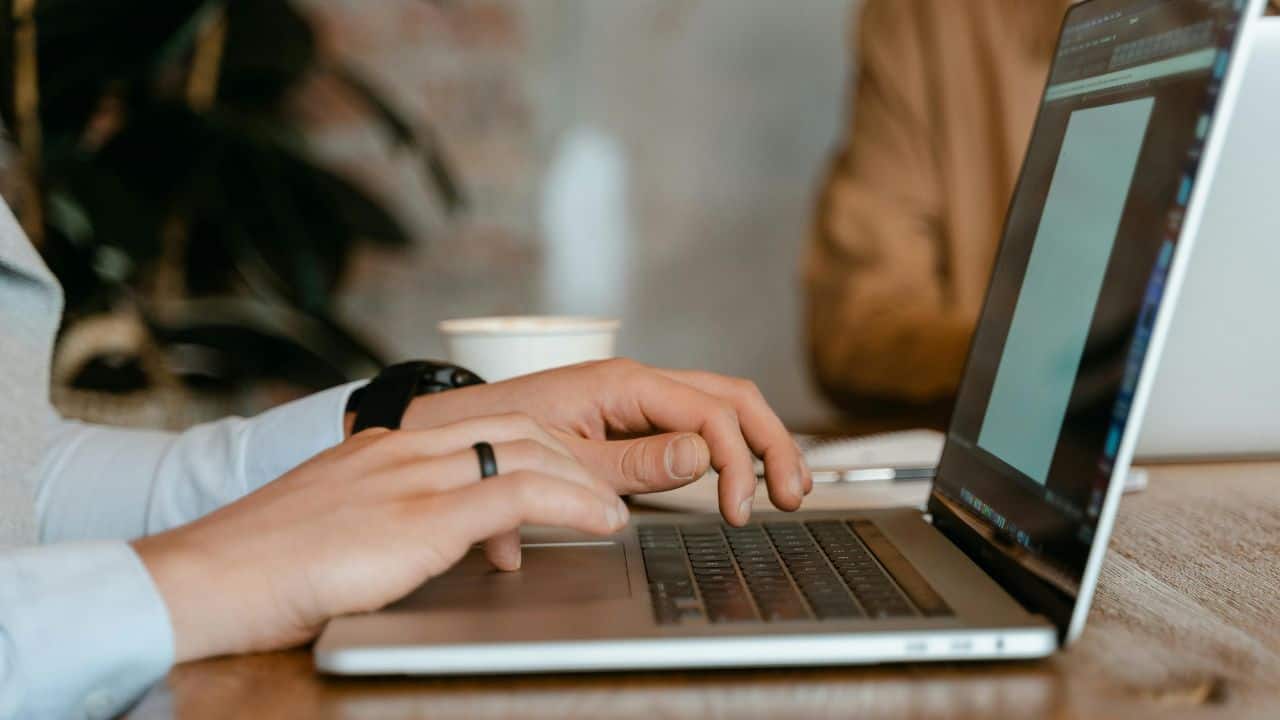 8 Tahapan Editorial (Penyuntingan) dalam Penerbitan Buku