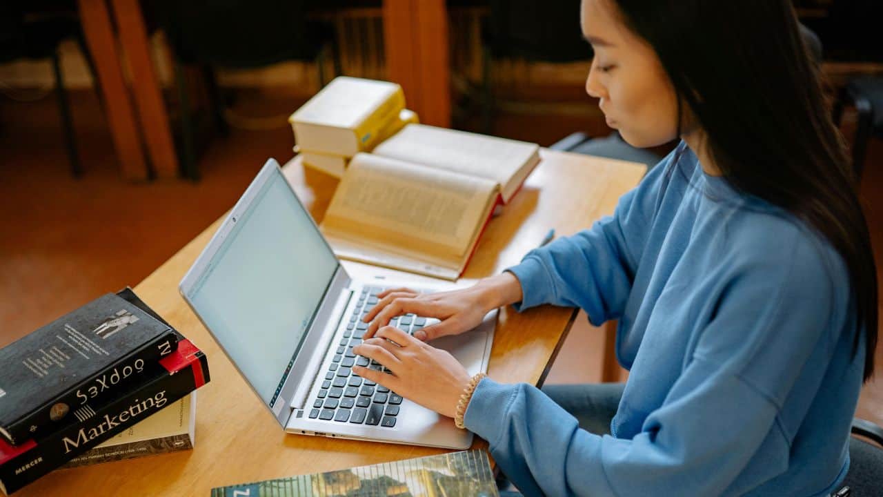 8 Tips Agar Skripsi Cepat Selesai yang Bisa Mahasiswa Terapkan