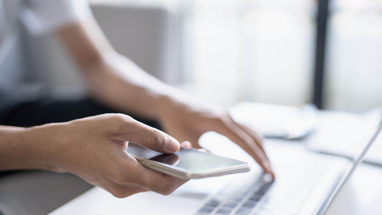 Apa Perbedaan Ghostwriter dan Co-author? Ini Detail Penjelasannya