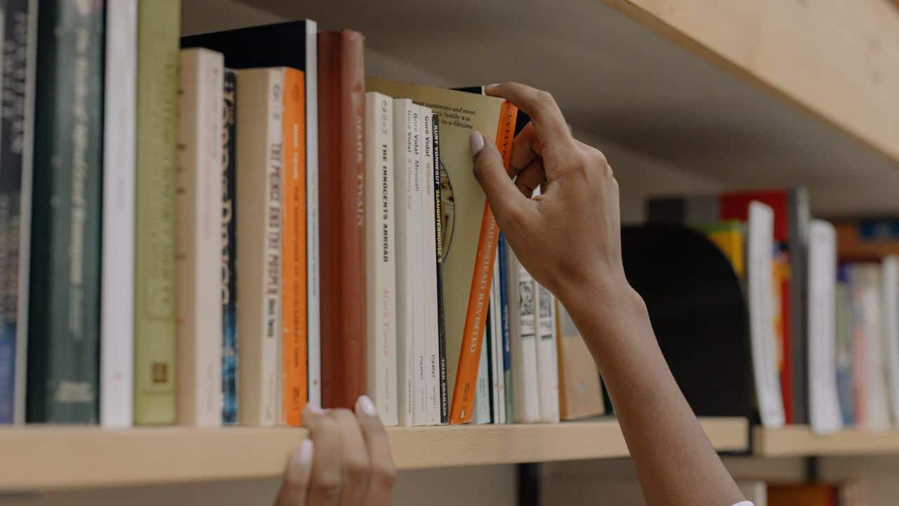 Tips Menerbitkan Buku agar Bisa Best Seller Sehingga Karya Bisa Berdampak untuk Banyak Pembaca maupun Nilai Royalti