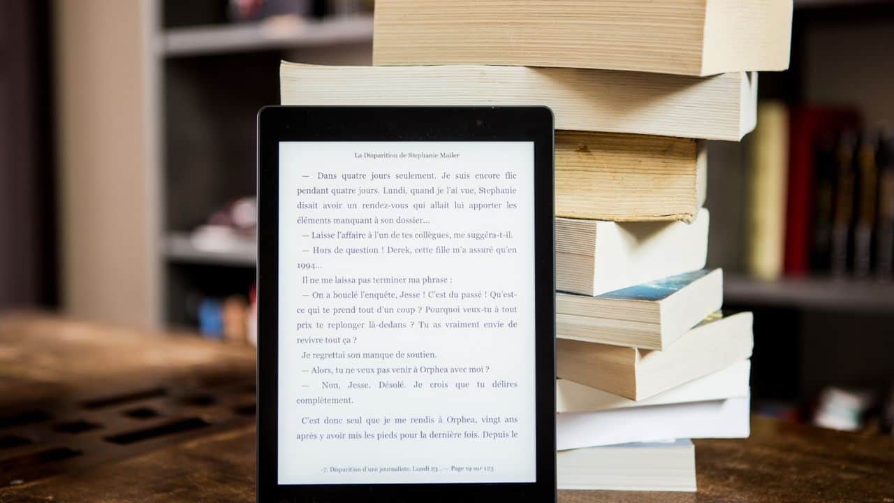 Antara E-Book dan Buku Cetak, Mana yang Paling Efektif untuk Belajar? Pelajar maupun Mahasiswa Wajib Tahu Ini