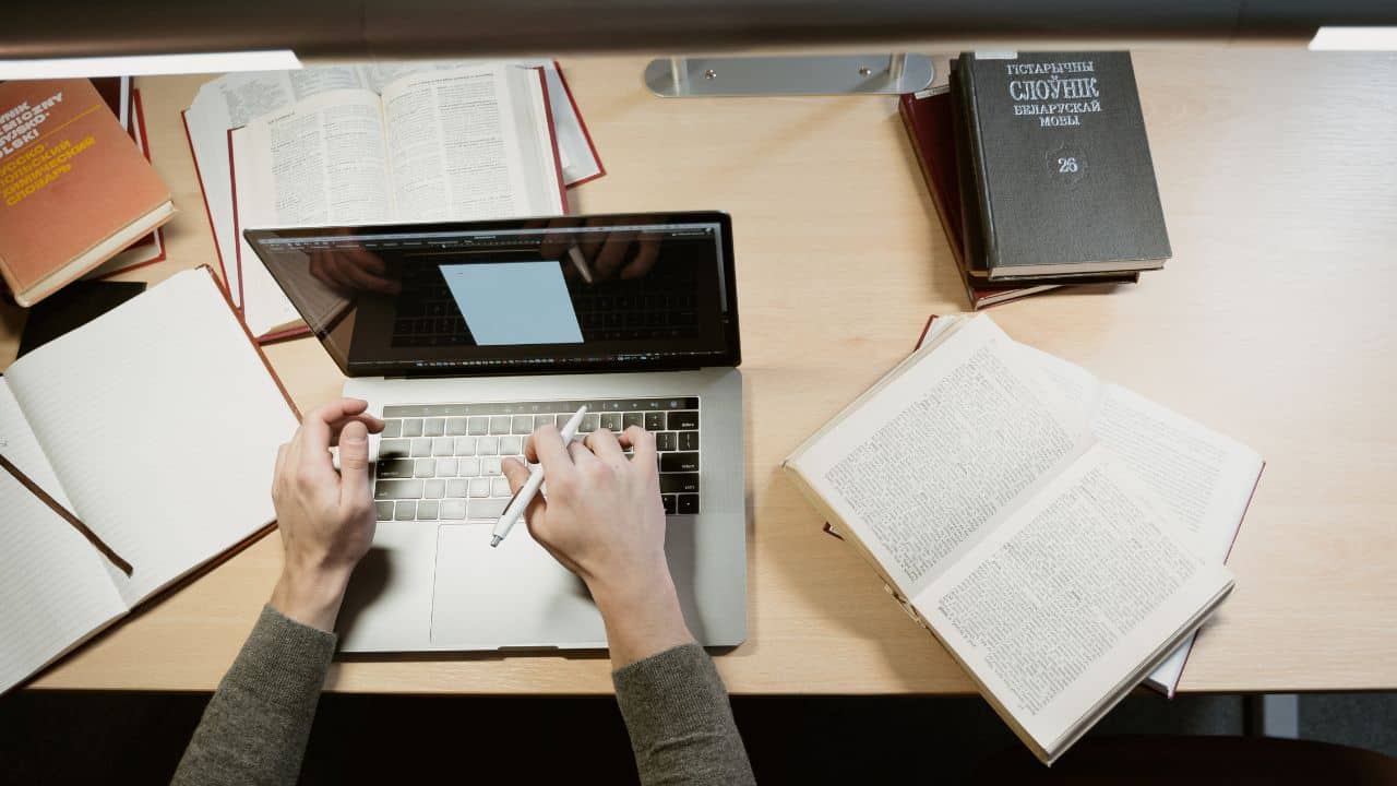 Perbedaan Research Gap dan Novelty yang Perlu Mahasiswa Pahami Sebelum Menyusun Skripsi