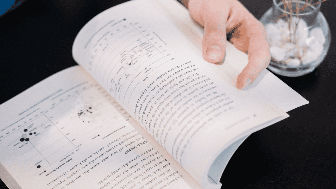 Keuntungan Menerbitkan Buku Ilmiah bagi Akademisi