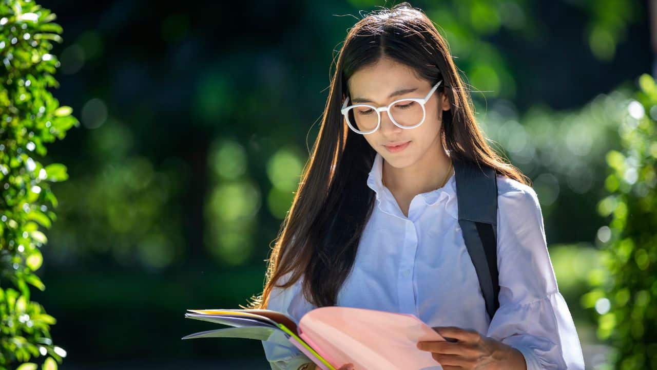 Memahami Berbagai Istilah Kuliah dari SKS, KRS, KHS, IP, sampai IPK, Mahasiswa Baru Wajib Baca Ini!