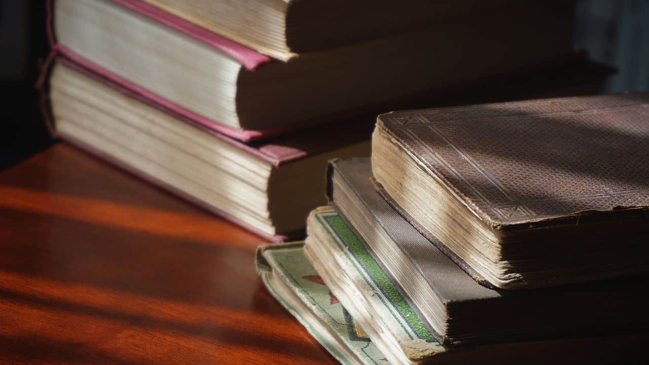 Panduan Menerbitkan Buku untuk Dosen dari Naskah hingga Terbit