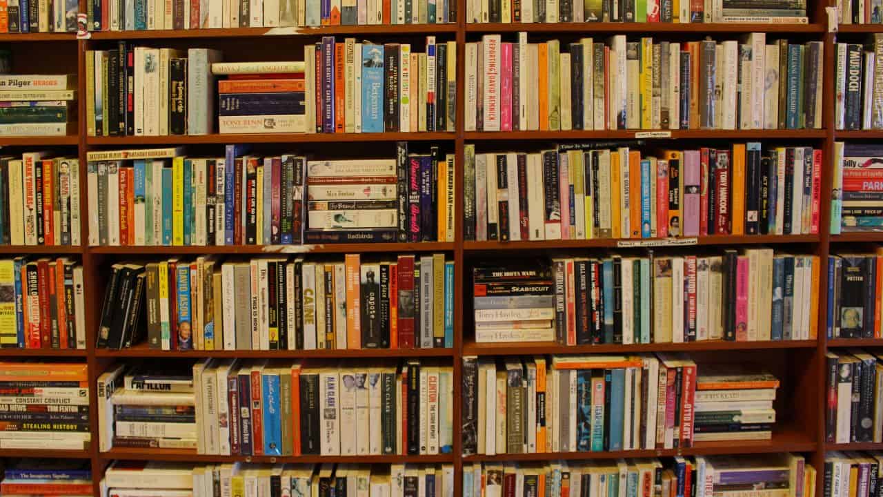 Tips Membuat Desain Cover Buku Akademik agar Tetap Profesional dan Menarik