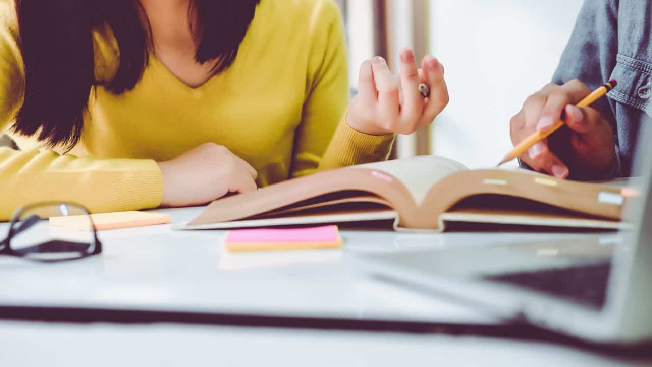 10+ Tips Memilih Penerbit Buku untuk Dosen agar Tidak Salah Pilih