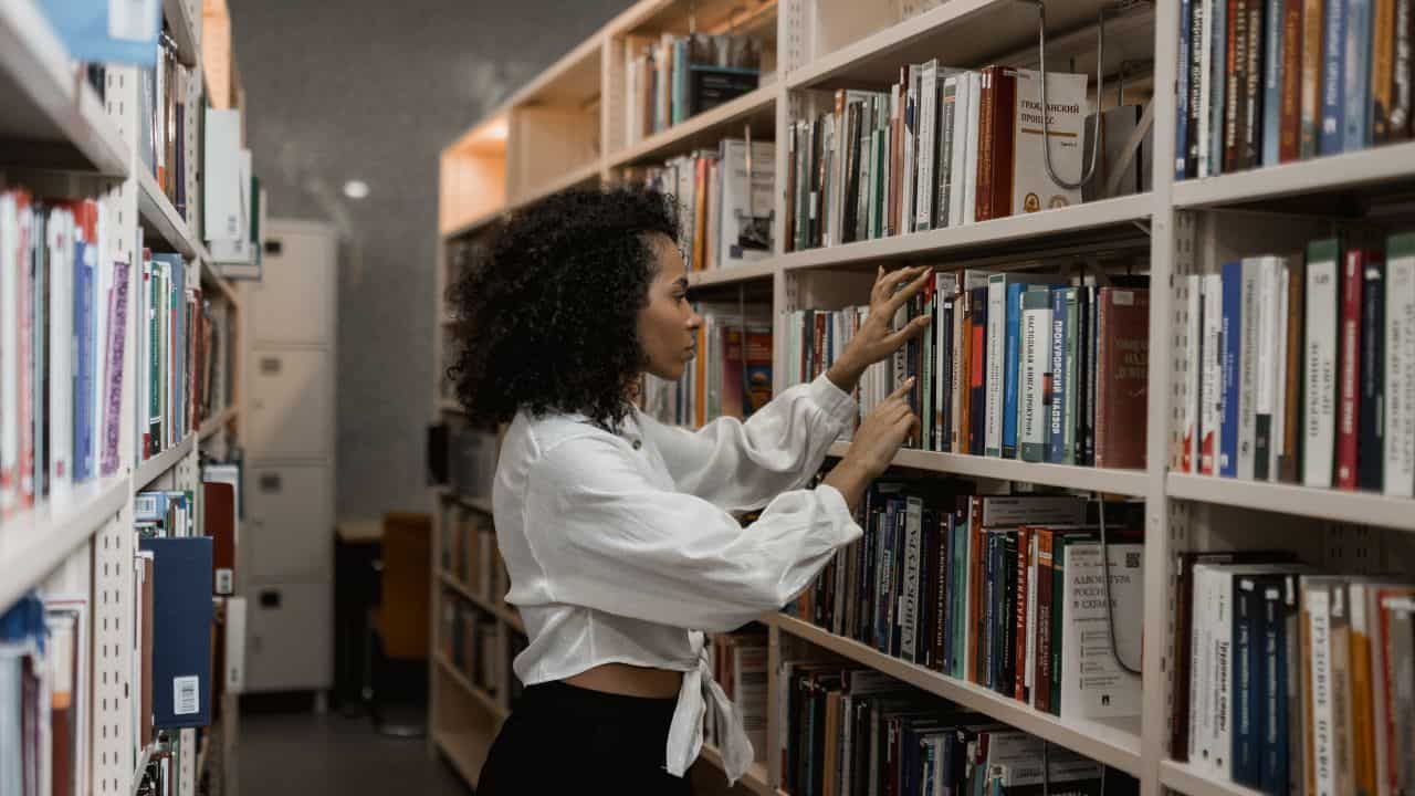 10+ Tips Memilih Penerbit Buku untuk Dosen agar Tidak Salah Pilih